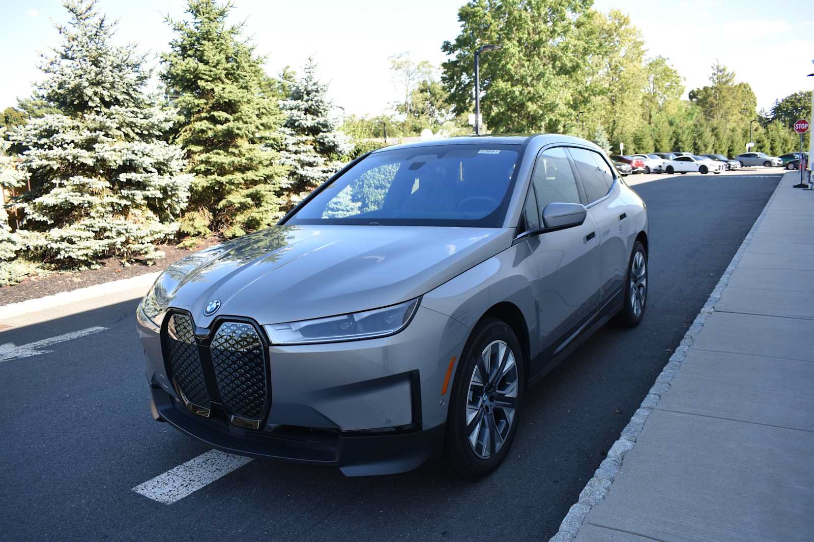 Used 2024 BMW iX xDrive50 w/ Premium Package AWD/4WD image 3