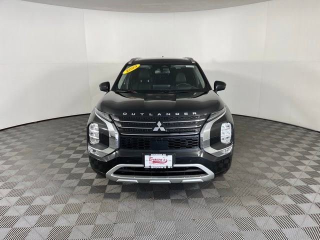 Used 2023 Mitsubishi Outlander SEL image 2