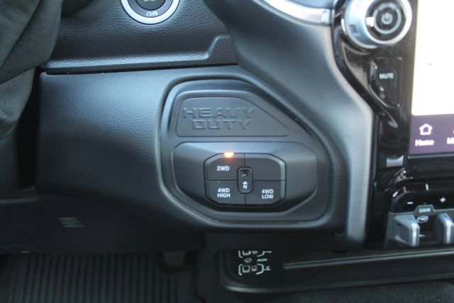 Used 2025 RAM 2500 Laramie AWD/4WD image 32