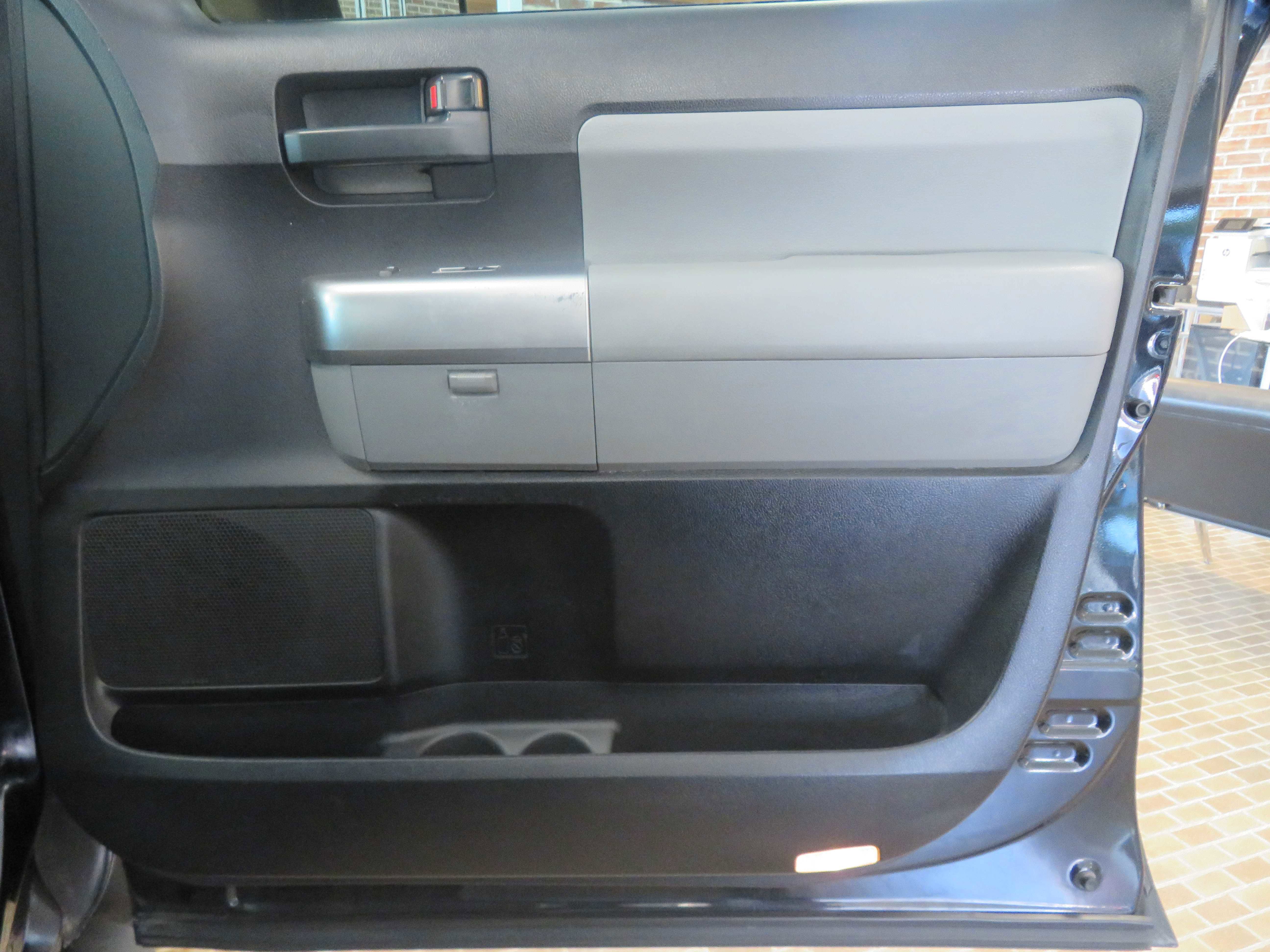 Used 2019 Toyota Sequoia SR5 AWD/4WD image 25