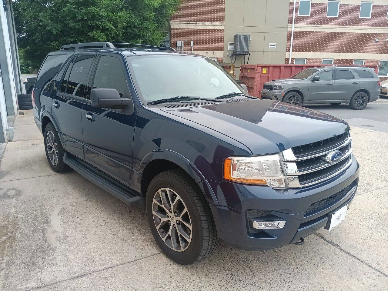 Used 2015 Ford Expedition XLT w/ Equipment Group 202A image 3