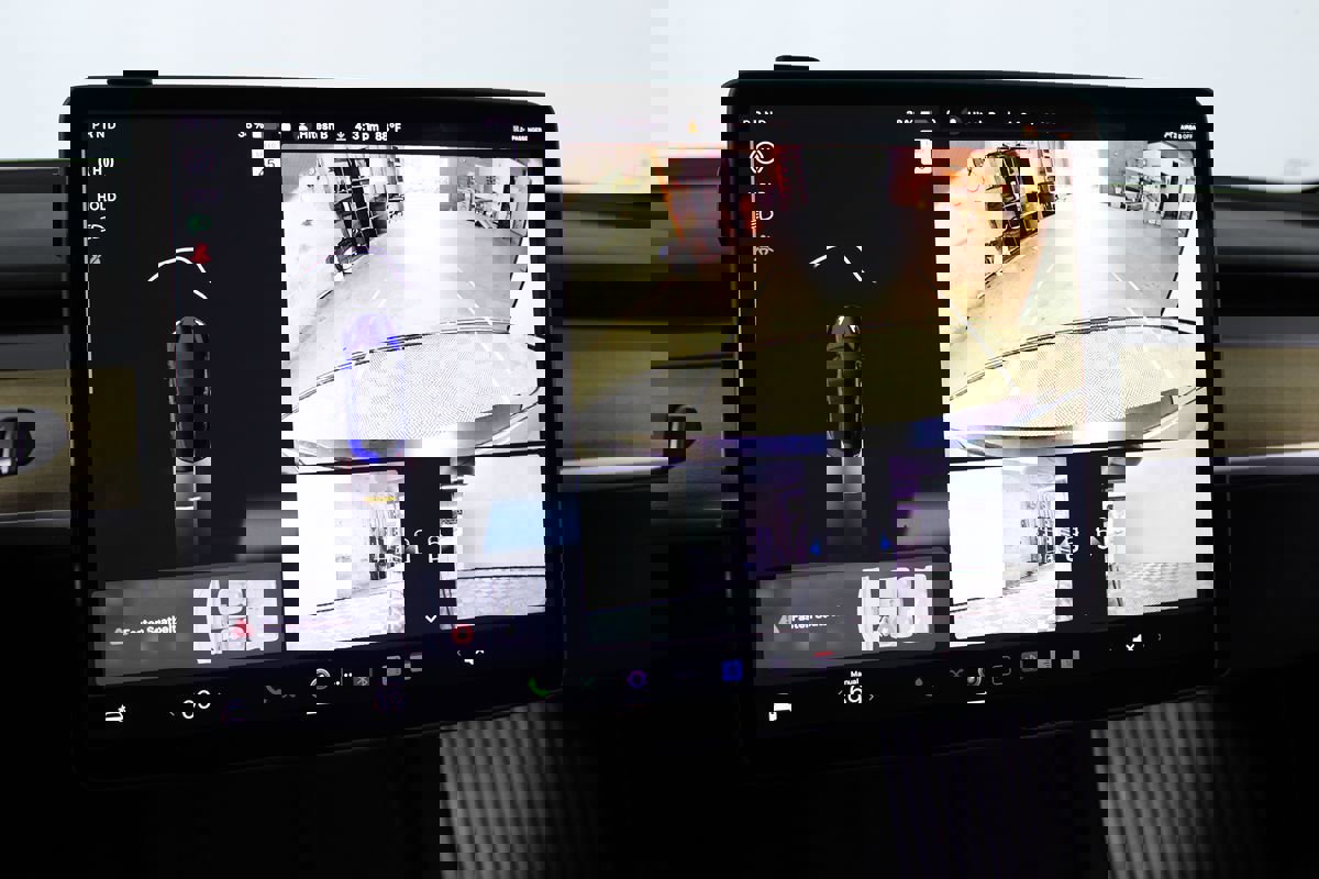 Used 2022 Tesla Model 3 Standard Range image 16