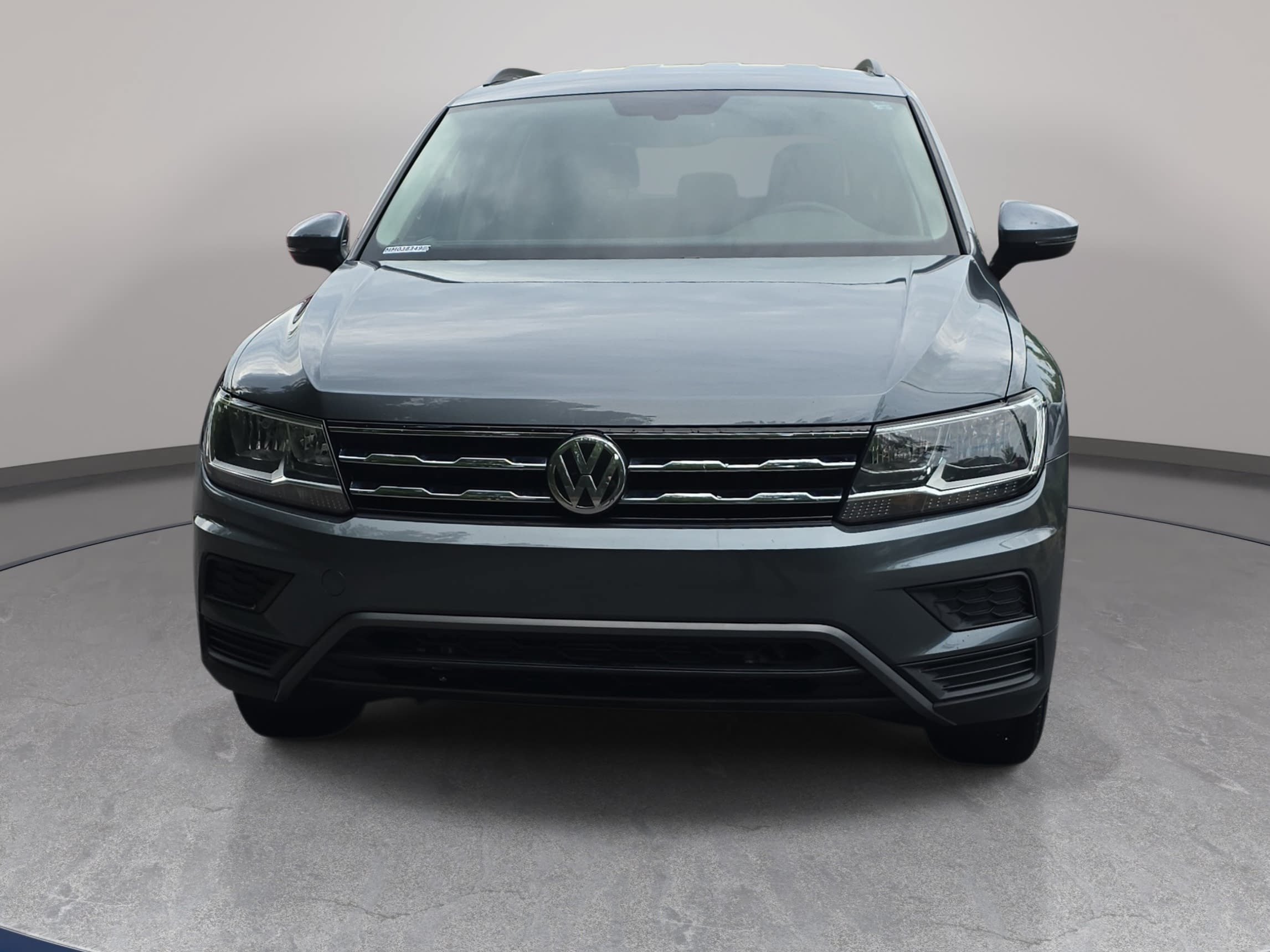 Used 2021 Volkswagen Tiguan SE FWD image 2