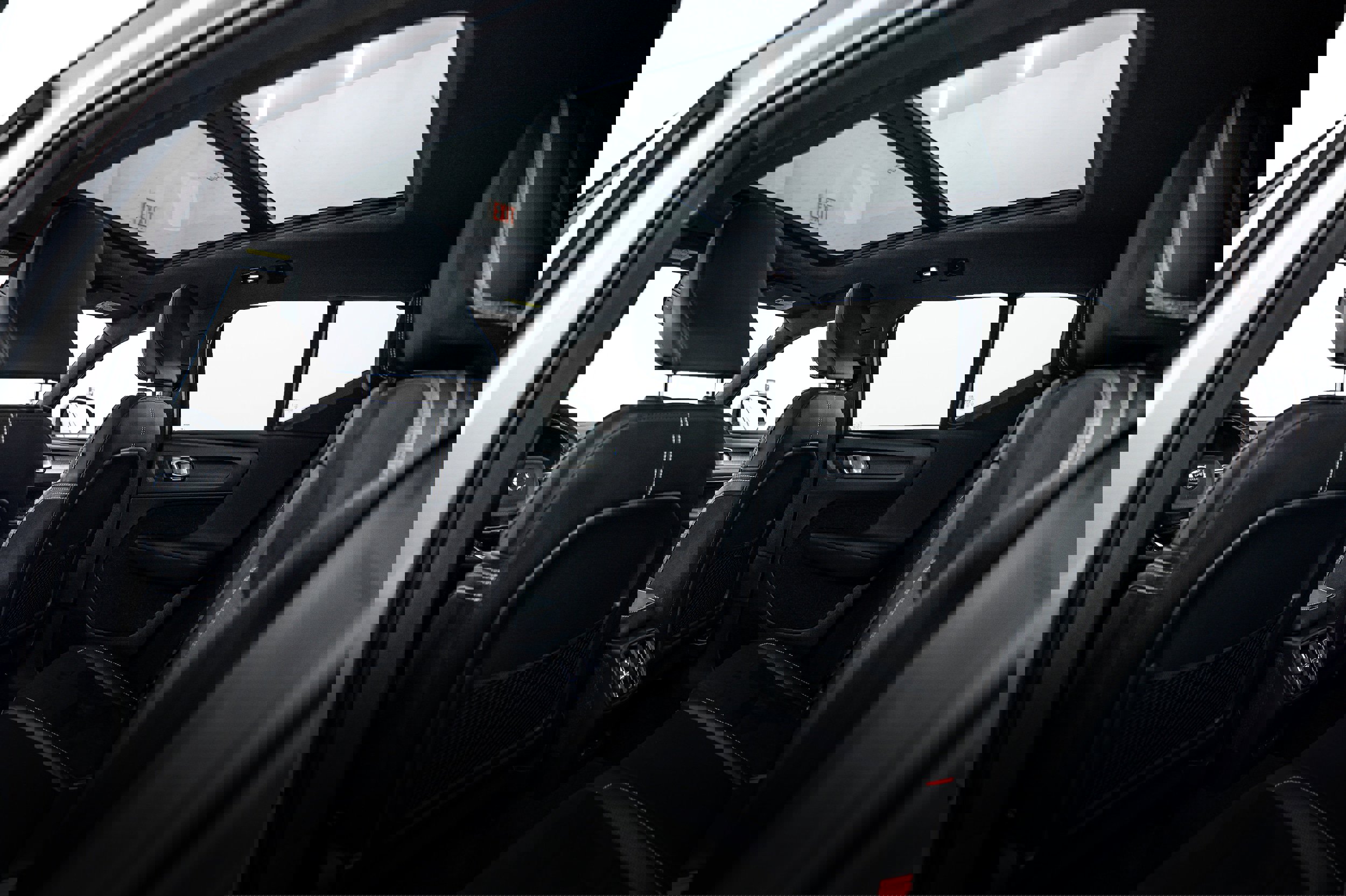 Used 2021 Volvo XC40 P8 Recharge image 18