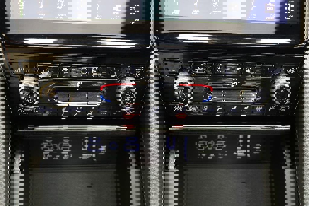 Used 2023 Jeep Grand Cherokee Overland w/ Luxury Tech Group IV image 25