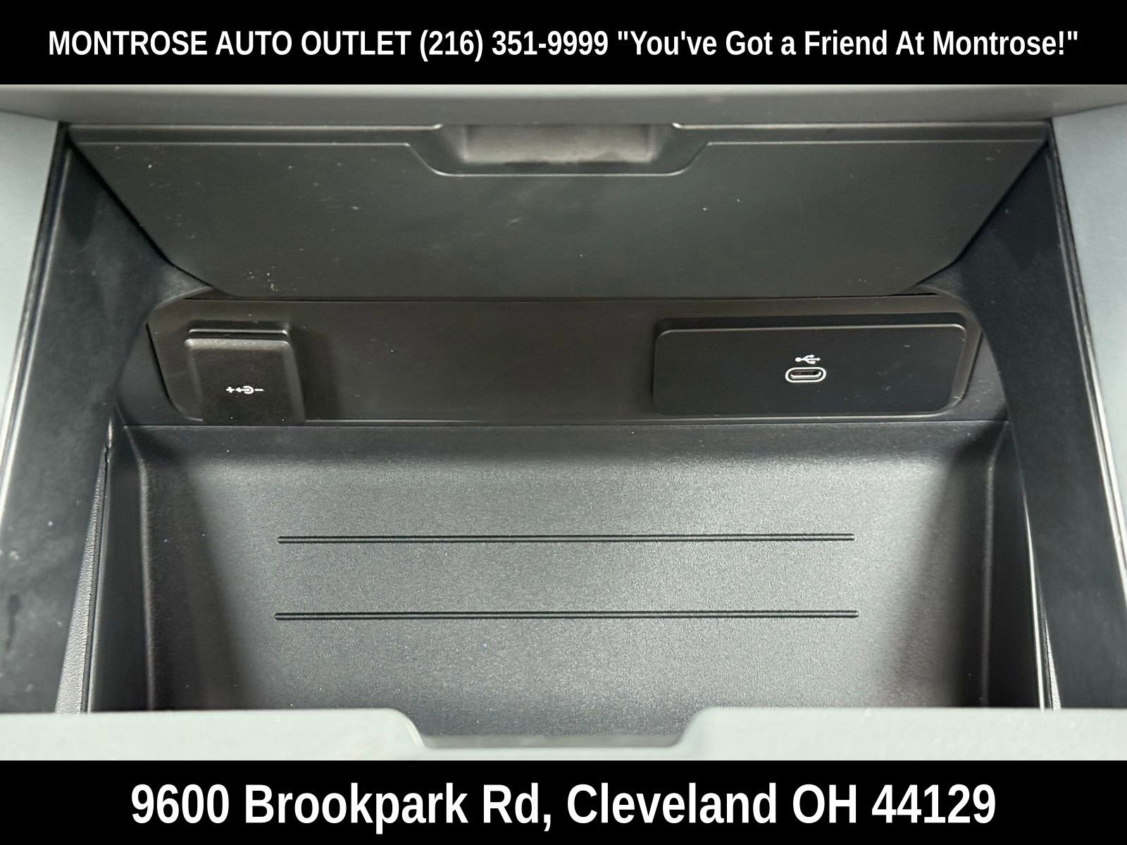 New 2026 Land Rover Defender 110 X-Dynamic SE image 27