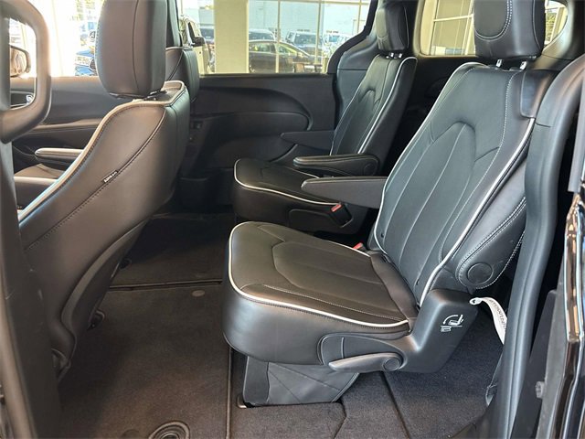 New 2026 Chrysler Pacifica Limited w/ S Appearance Package image 7