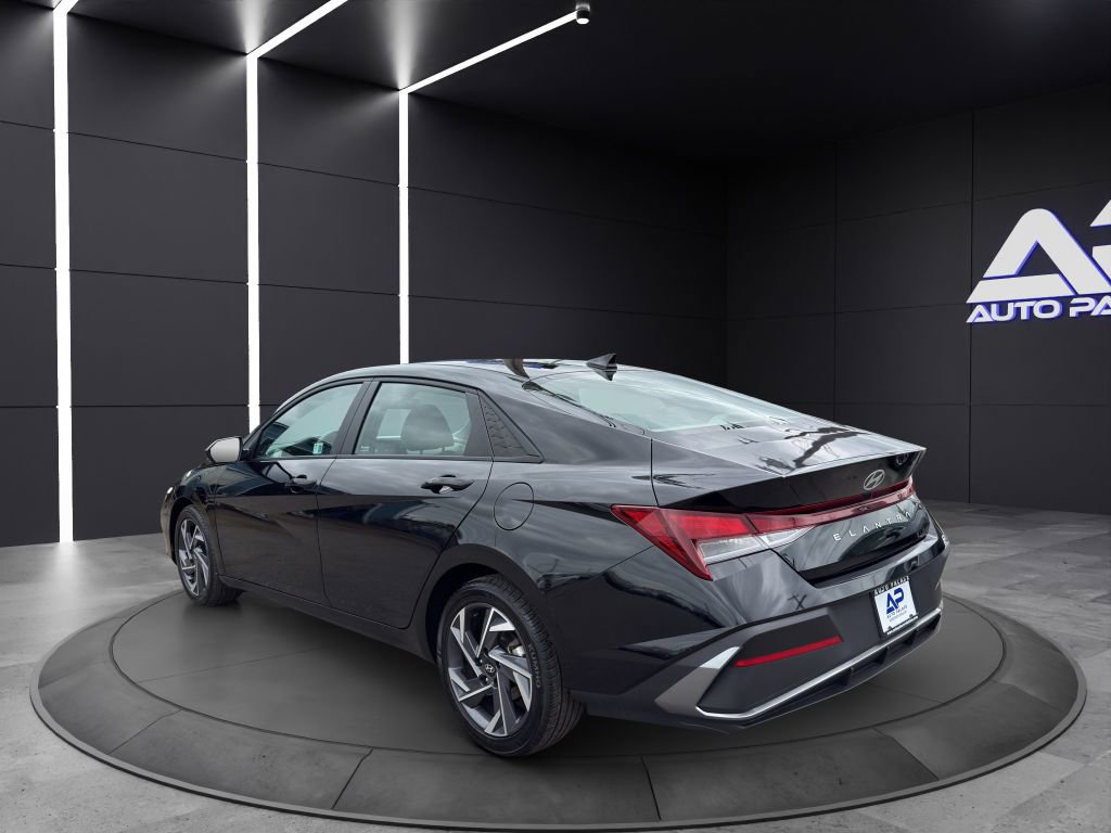 Used 2024 Hyundai Elantra SE image 4