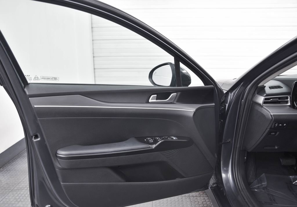 Used 2024 Kia K5 LXS image 11
