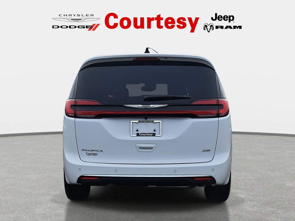 New 2026 Chrysler Pacifica Select AWD/4WD image 4