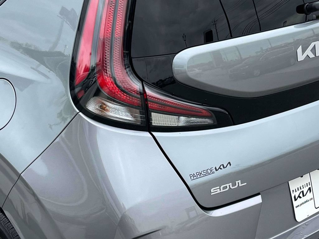 Used 2025 Kia Soul LX w/ LX Technology Package FWD image 32