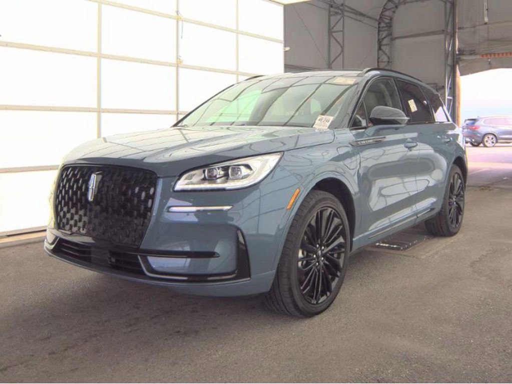 Used 2025 Lincoln Corsair Grand Touring w/ Equipment Group 301A AWD/4WD image 2