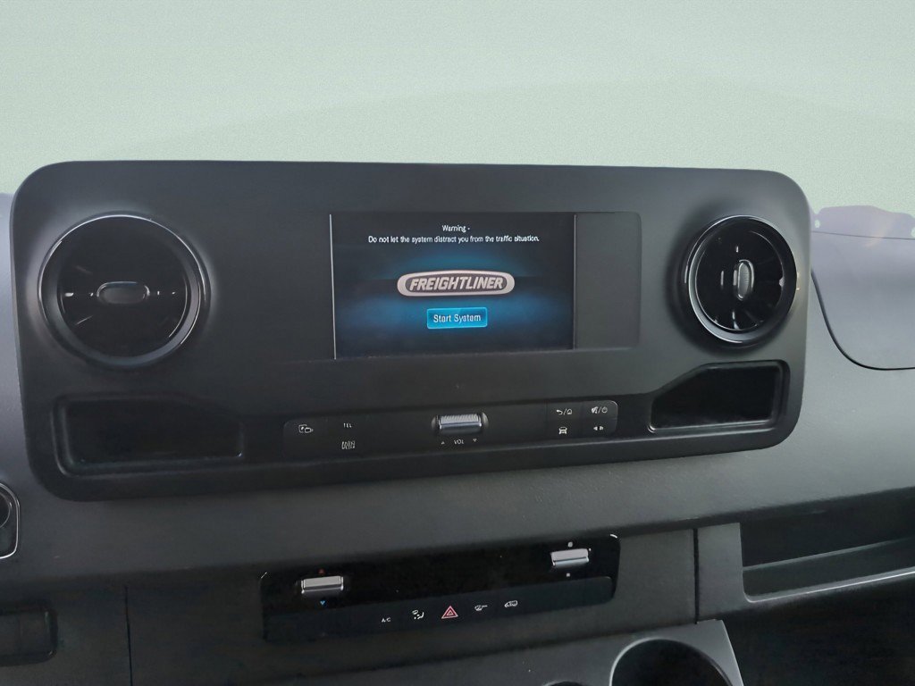 Used 2021 Freightliner Sprinter 2500 image 10