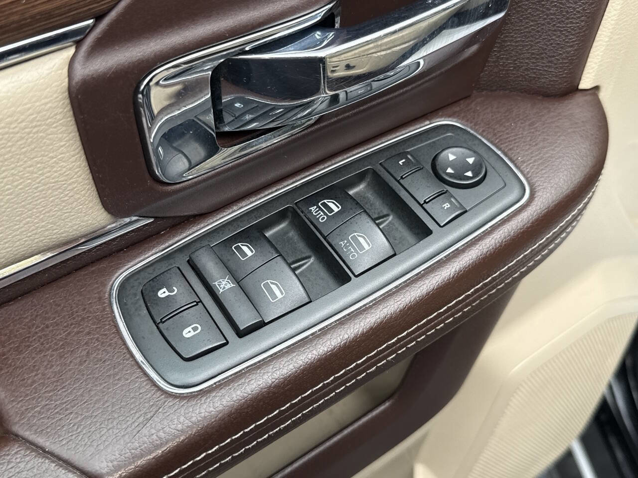 Used 2013 RAM 1500 Laramie w/ Convenience Group AWD/4WD image 29