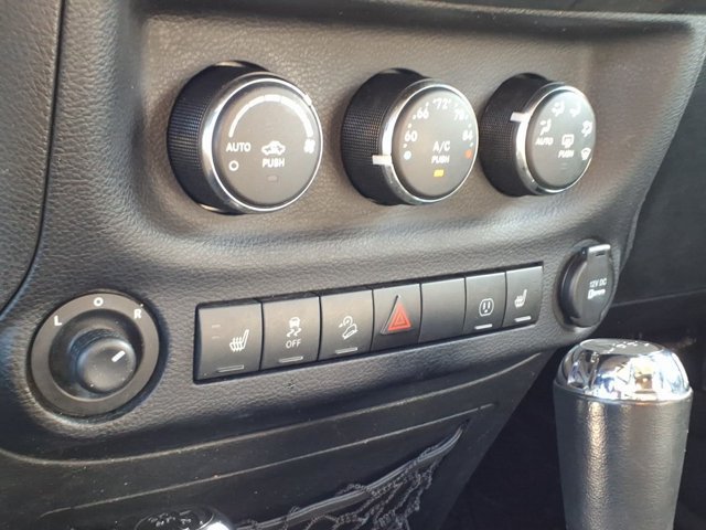 Used 2014 Jeep Wrangler Unlimited Sahara AWD/4WD image 13