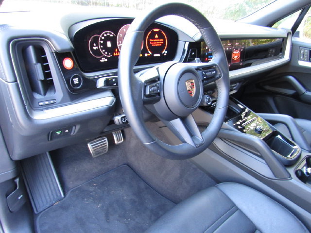 Certified 2025 Porsche Cayenne S AWD/4WD image 4