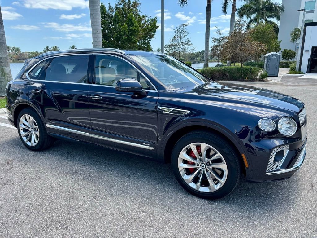 Used 2023 Bentley Bentayga Extended Wheelbase AWD/4WD image 4