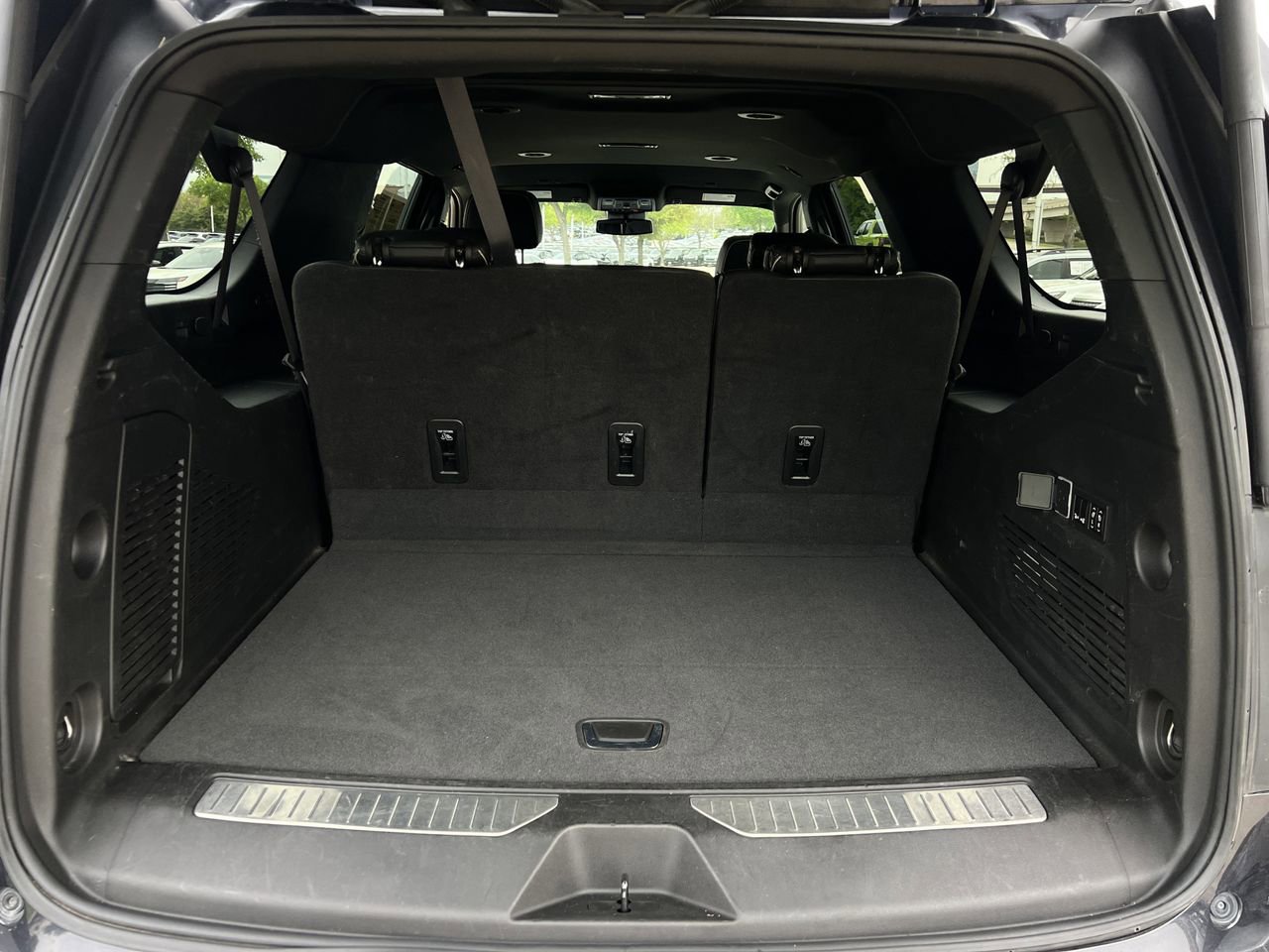 Used 2023 Chevrolet Suburban Premier image 28