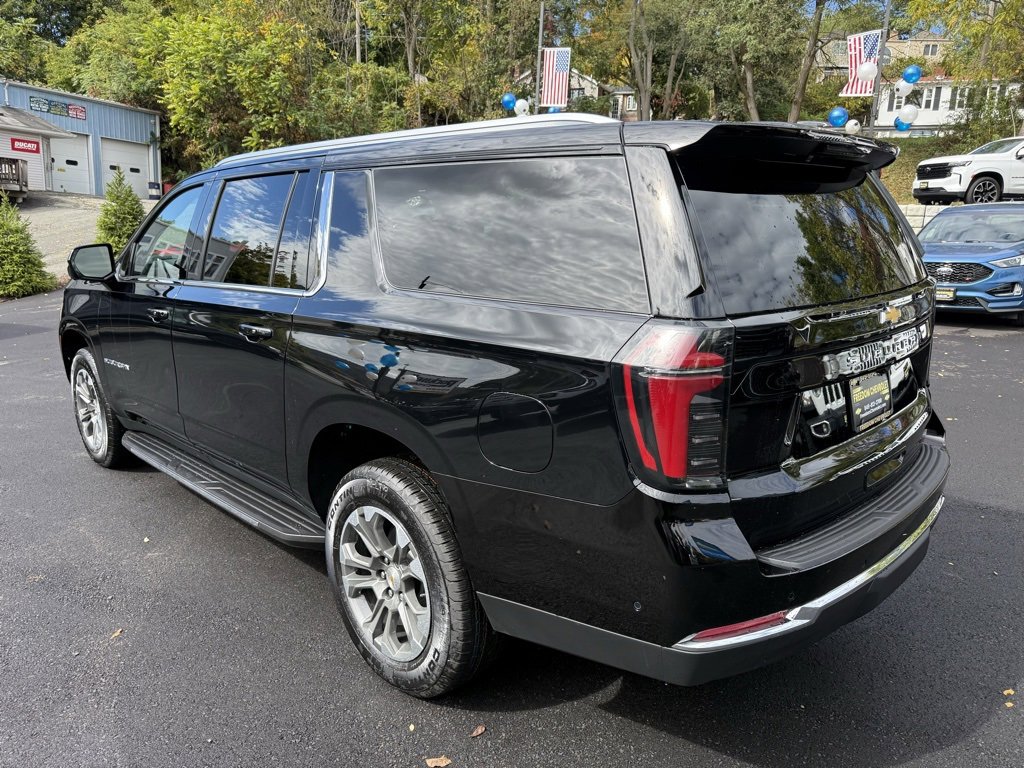 New 2026 Chevrolet Suburban LS image 3