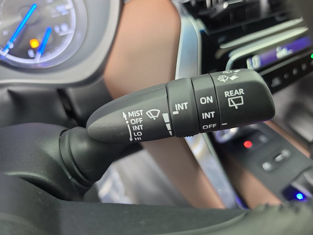 Certified 2023 Toyota Venza XLE AWD/4WD image 18