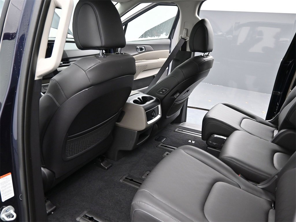 New 2026 Kia Carnival EX image 17
