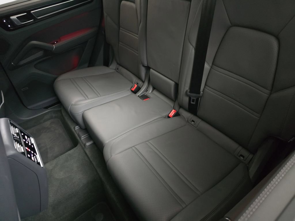 Used 2023 Porsche Cayenne GTS image 17