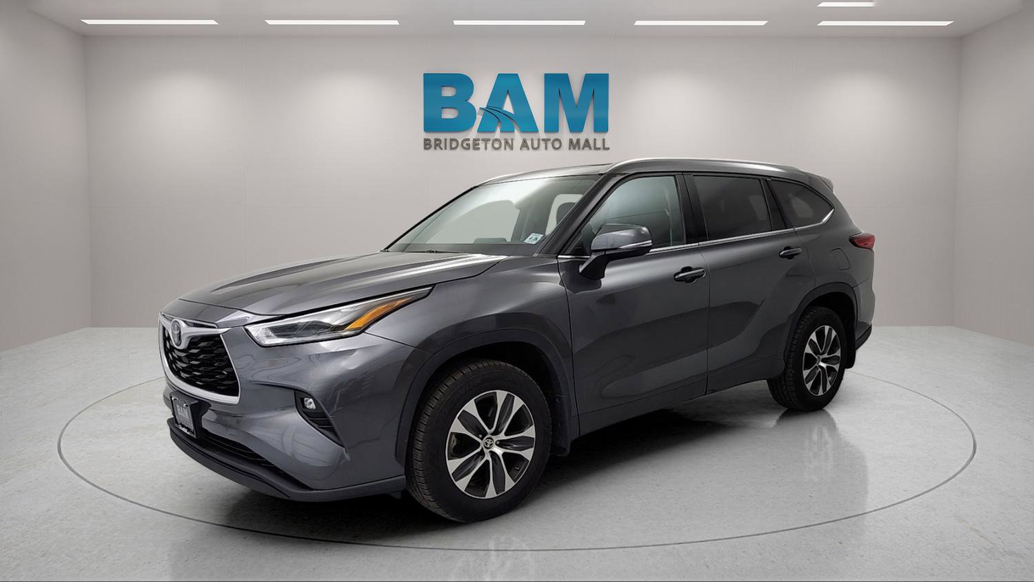 Used 2021 Toyota Highlander XLE image 6