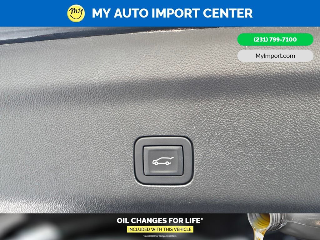 Used 2025 GMC Yukon XL AT4 Ultimate AWD/4WD image 31