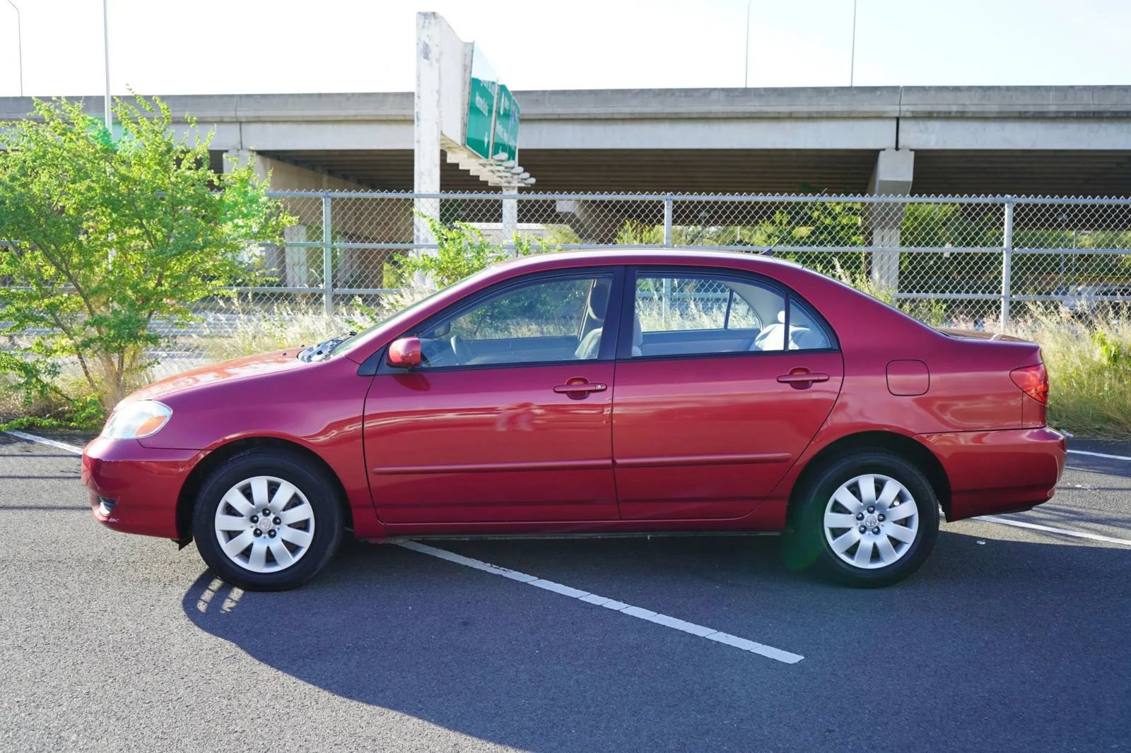 Used 2004 Toyota Corolla LE FWD image 2