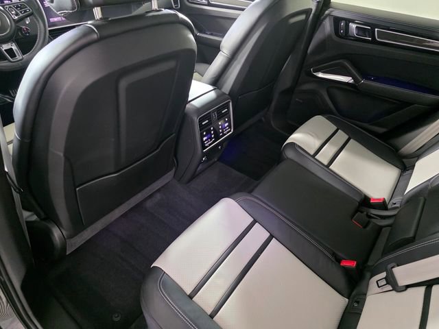 Certified 2023 Porsche Cayenne Turbo image 15