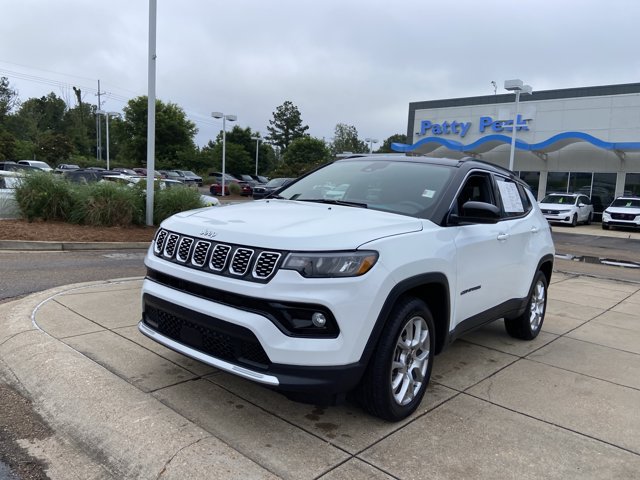 Used 2025 Jeep Compass Limited AWD/4WD image 4