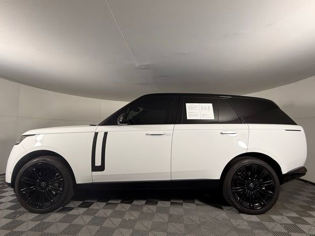 Used 2024 Land Rover Range Rover SE image 3