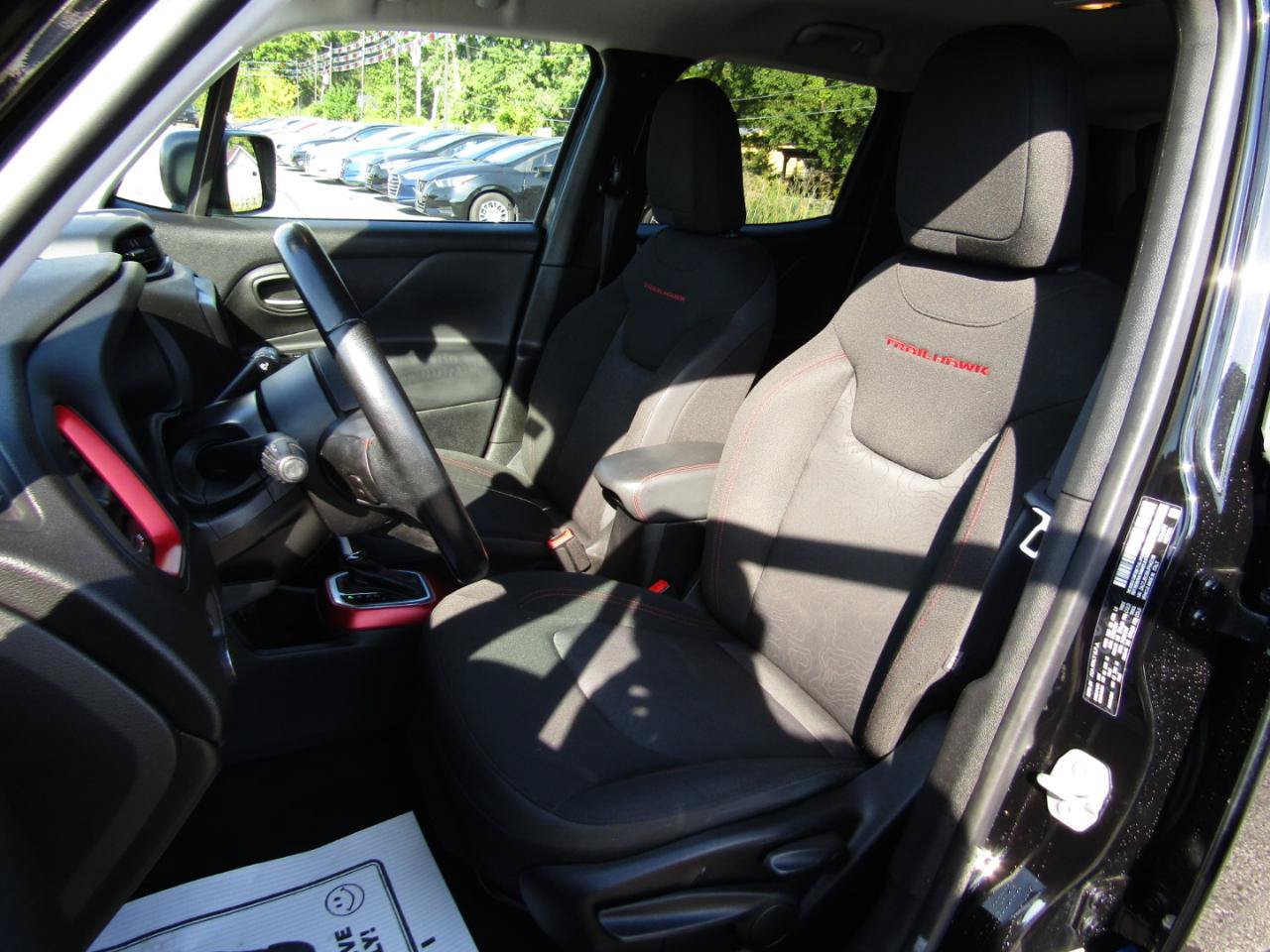 Used 2018 Jeep Renegade Trailhawk w/ UConnect 8.4 Nav Group AWD/4WD image 17