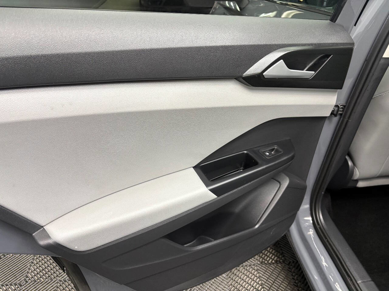 Used 2022 Volkswagen Taos SE image 30