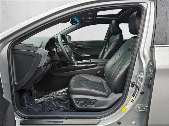 Used 2022 Toyota Avalon XLE w/ Moonroof Package image 19
