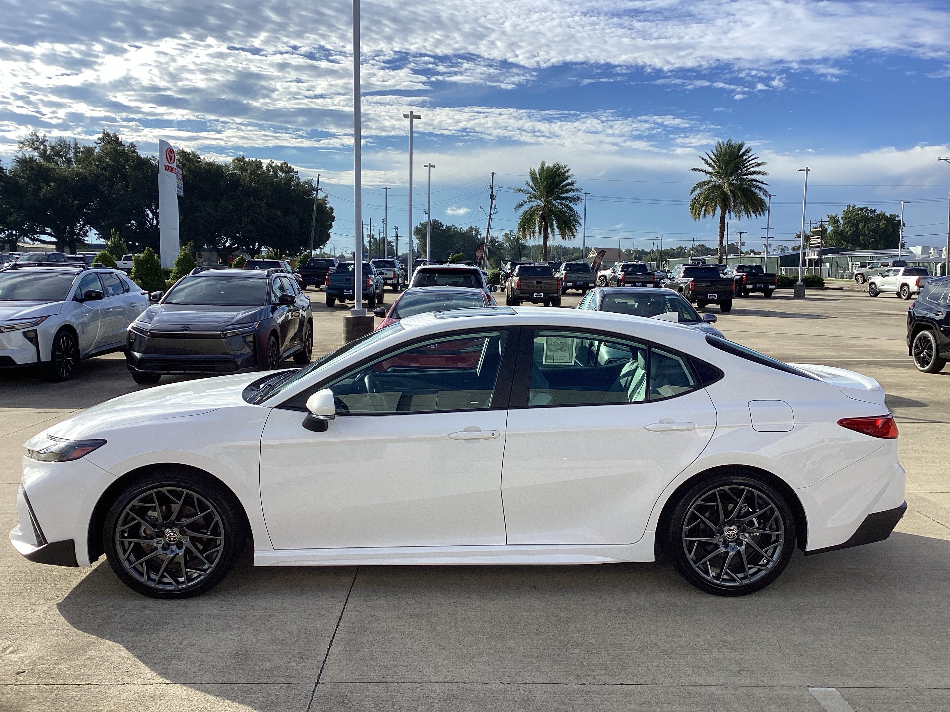Used 2026 Toyota Camry SE w/ Multimedia Upgrade Package FWD image 4
