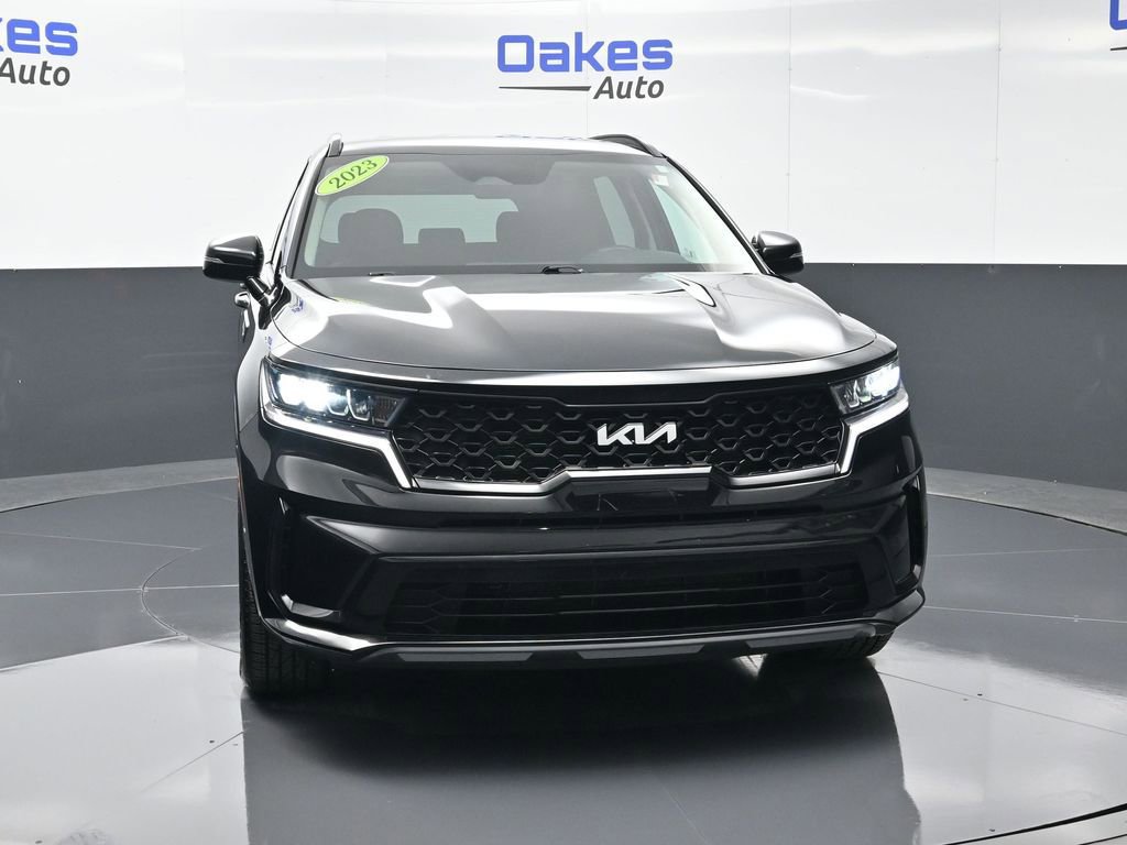 Certified 2023 Kia Sorento S image 3