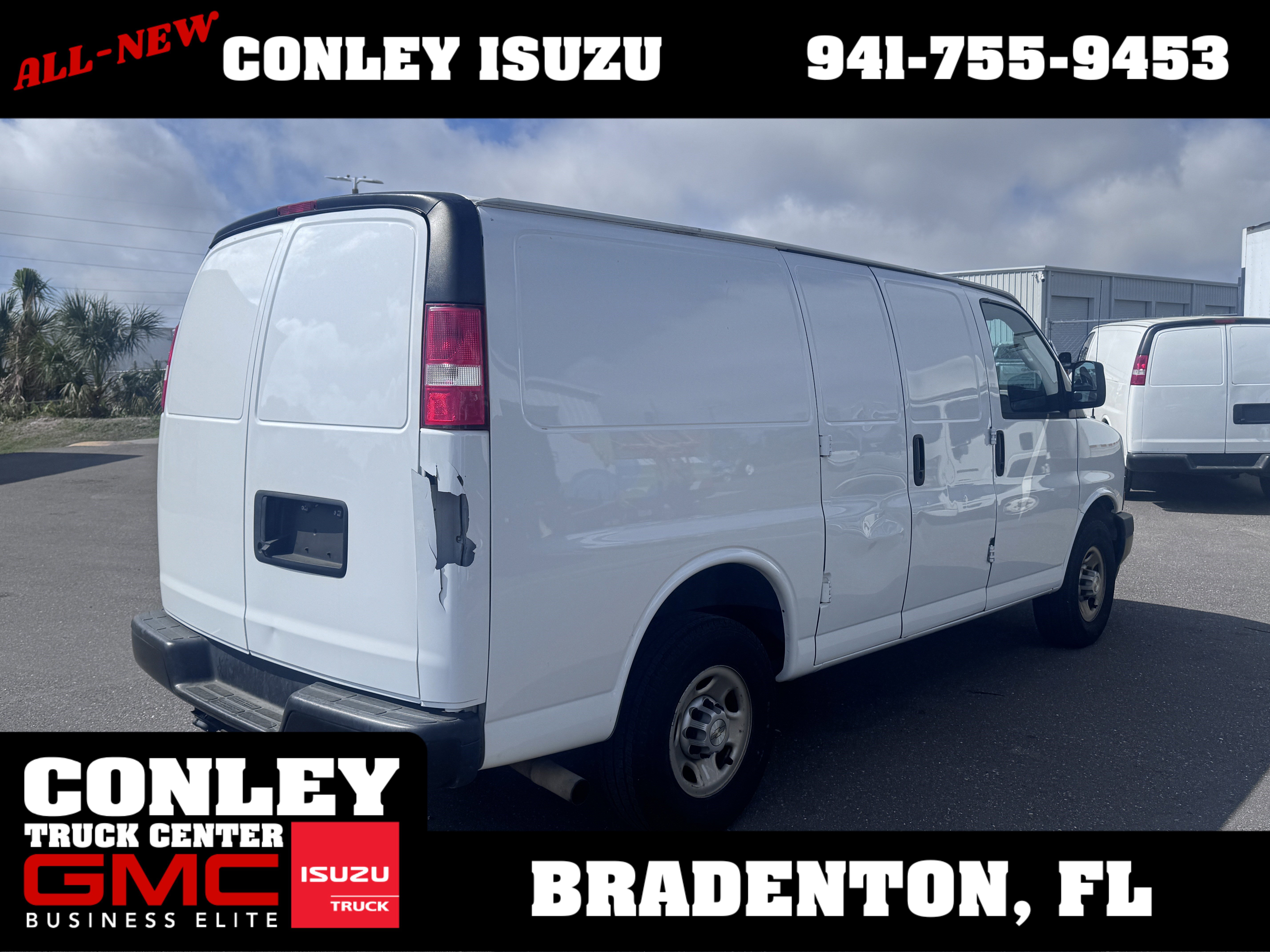 Used 2022 Chevrolet Express 2500 2500 RWD 135 w/ Driver Convenience Package image 4