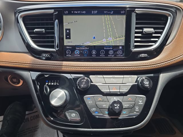 Used 2020 Chrysler Pacifica Limited w/ Tire & Wheel Group FWD image 21