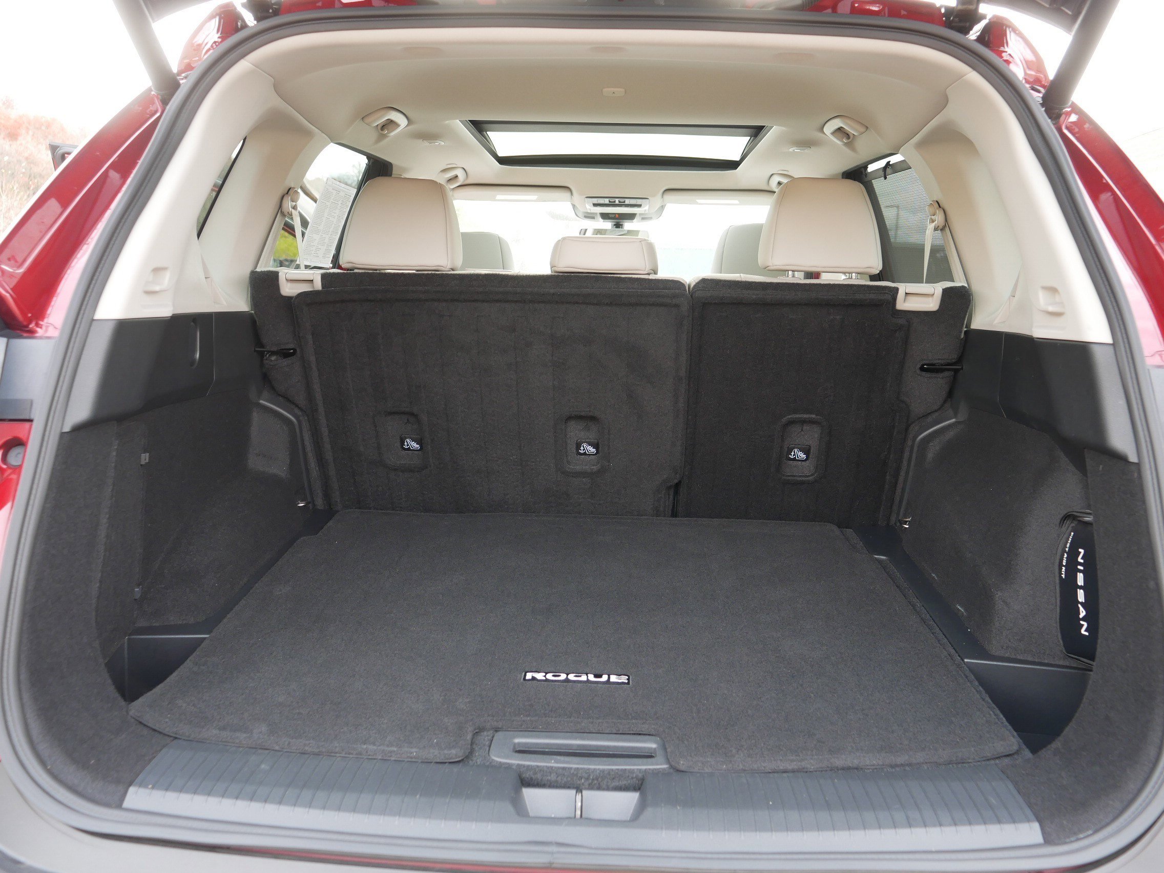 Used 2023 Nissan Rogue SV w/ SV Premium B Package image 18