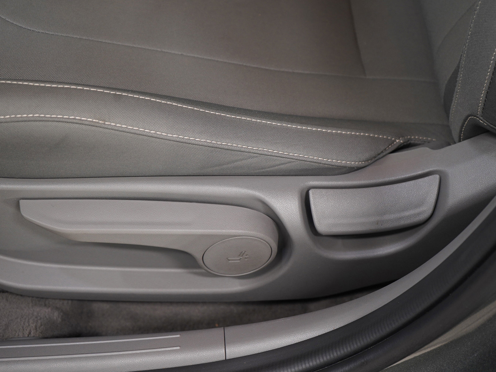 Used 2025 Hyundai Elantra SEL FWD image 22