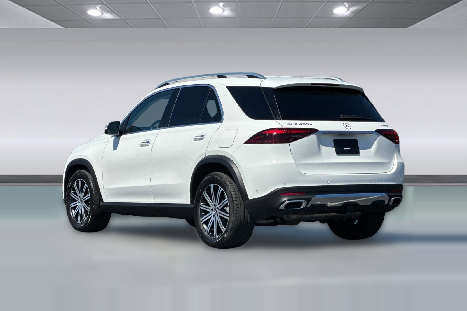 Used 2025 Mercedes-Benz GLE 450e 4MATIC image 3