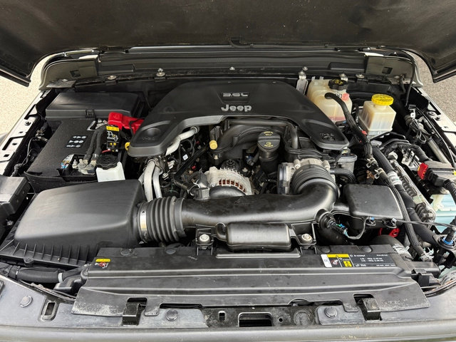 Used 2021 Jeep Gladiator Rubicon w/ Cold Weather Group image 11