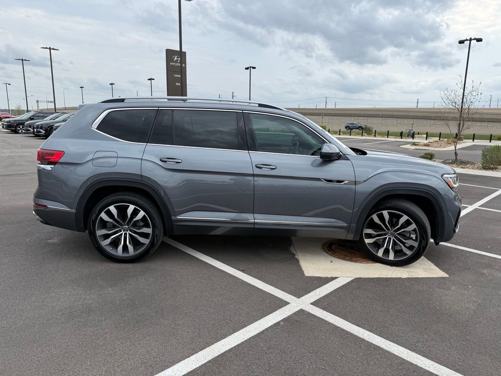 Used 2022 Volkswagen Atlas SEL Premium image 4