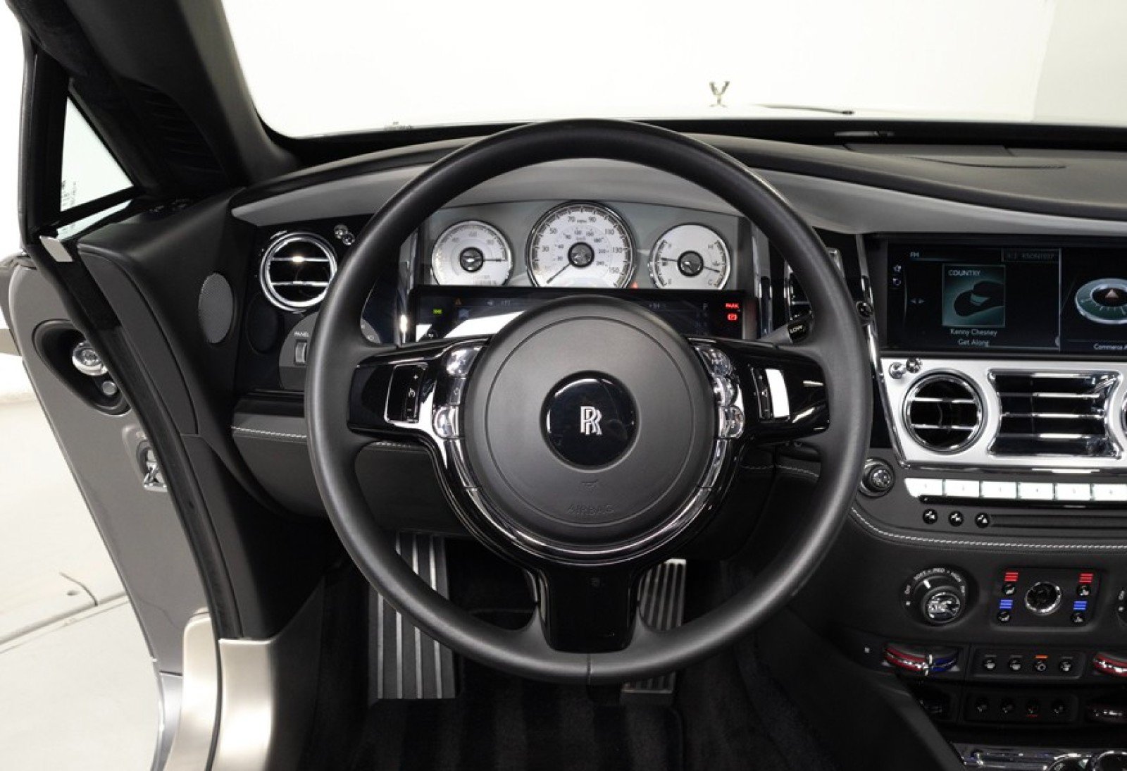 Used 2019 Rolls-Royce Dawn RWD image 27