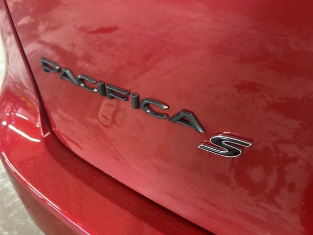 Used 2025 Chrysler Pacifica Limited image 35