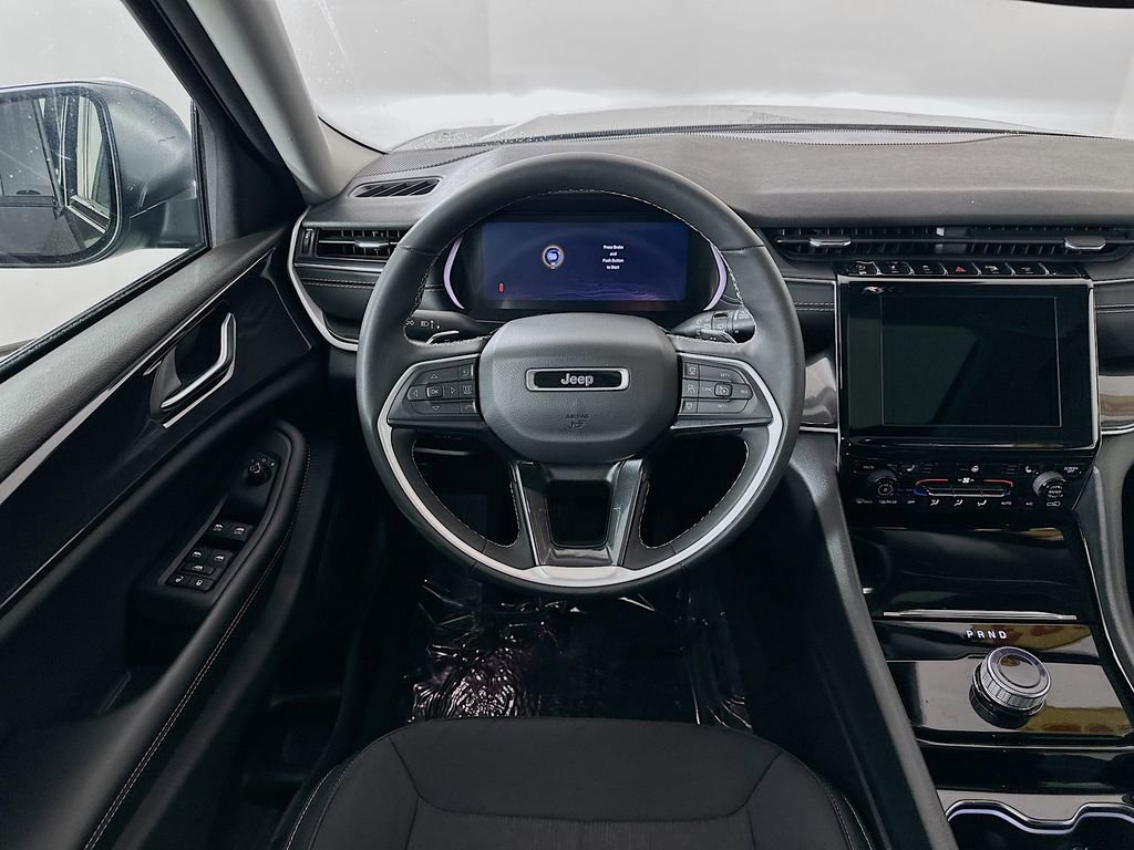 Used 2023 Jeep Grand Cherokee Laredo w/ Luxury Tech Group I image 34