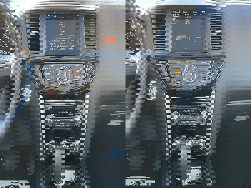 Used 2018 Nissan Pathfinder S image 18