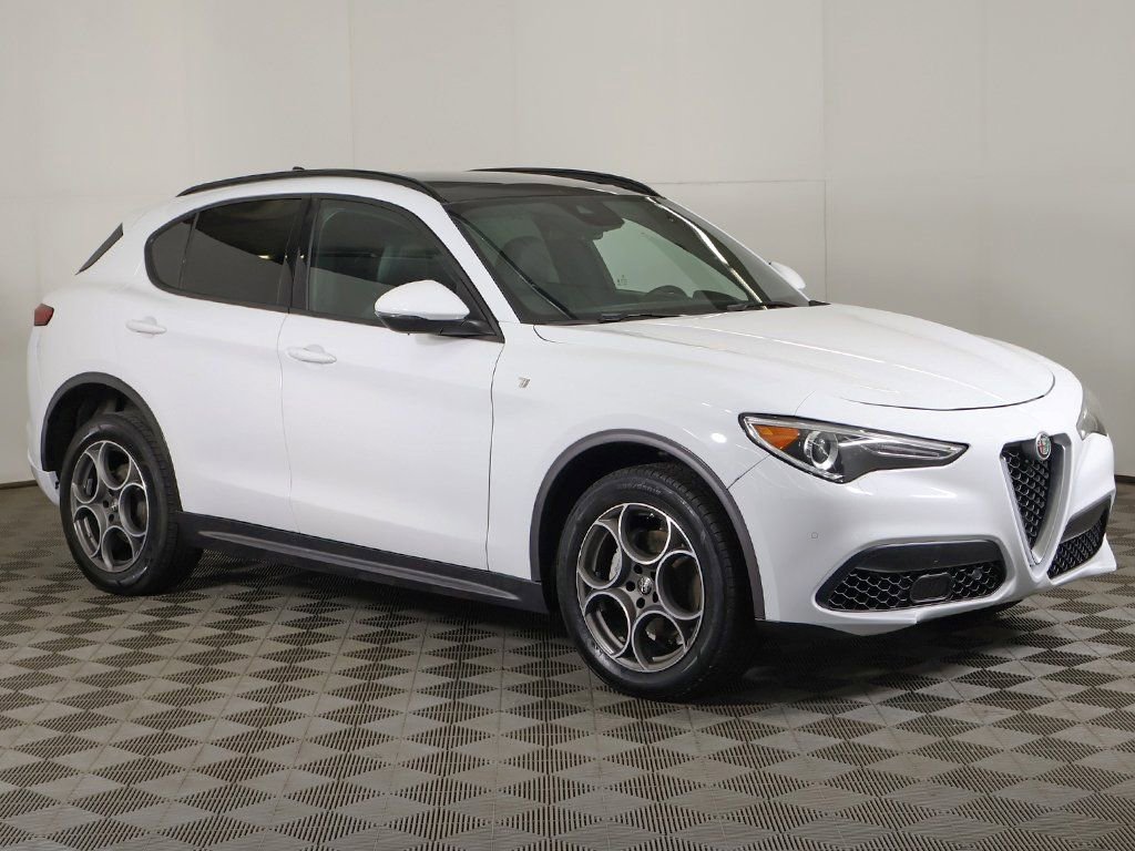 Used 2022 Alfa Romeo Stelvio Ti image 57