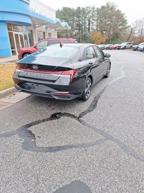 Used 2023 Hyundai Elantra SEL w/ Convenience Package image 5